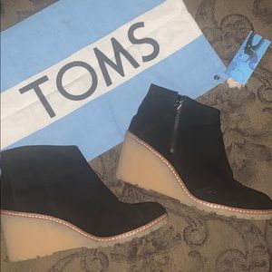 TOMS black suede wedge boot